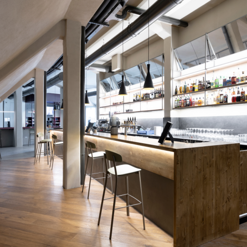 realizzazione bancone bar attrezzato